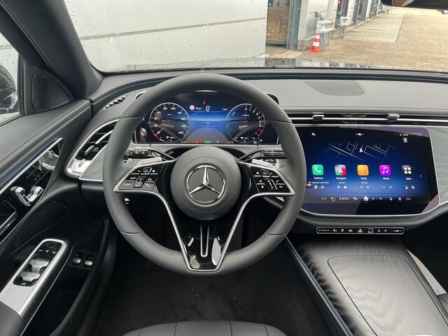 Mercedes-Benz E-estate 300 e Luxury Line | Panoramadak | Trekhaak | Donkergetint Glas Achter | 360° Camera | DISTRONIC Afstandsassistent | Dodehoekassistent | Elektrisch Verstelbare Stoelen + Memory | Stoelverwarming | Apple CarPlay | Android Auto