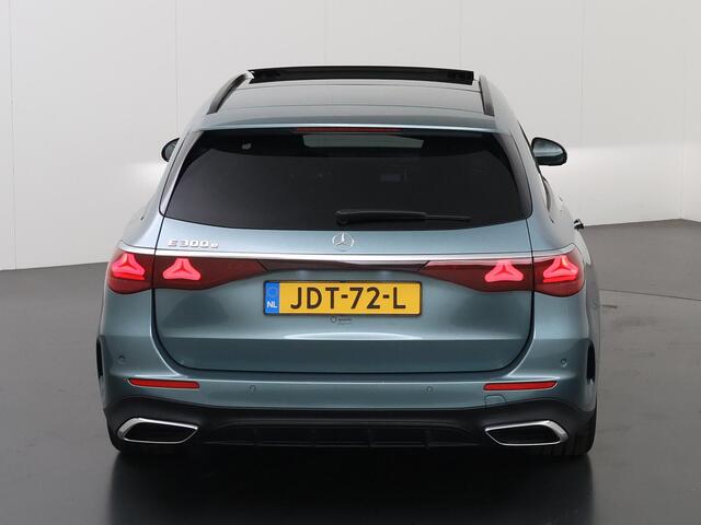 Mercedes-Benz E-estate 300 e AMG Line | Panoramadak | Trekhaak | Night pakket | Memory pakket |