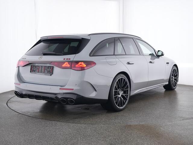 Mercedes-Benz E-estate Mercedes-AMG 53 4MATIC+ Night Pakket 1+2 | Panorama Schuif-Kanteldak | 21 Inch AMG Velgen | Burmester® | Trekhaak | AMG Real Performance Sound. Inclusief 24 maanden MB Certified garantie voor Europa.