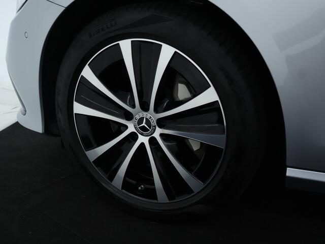 Mercedes-Benz E-estate 300 e Luxury Line | Panoramadak | 360° camera | Burmester | Trekhaak | Sfeerverlichting | Inclusief 24 maanden MB Certified garantie voor Europa.