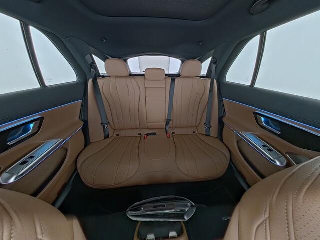 Mercedes-Benz E-estate 300 e AMG Plug-In Hybride AMG Line | Night Pakket | Panorama Schuif-Kanteldak | MBUX Superscreen | Burmester® | AC en DC Laden. Inclusief 24 maanden MB Certified garantie voor Europa.