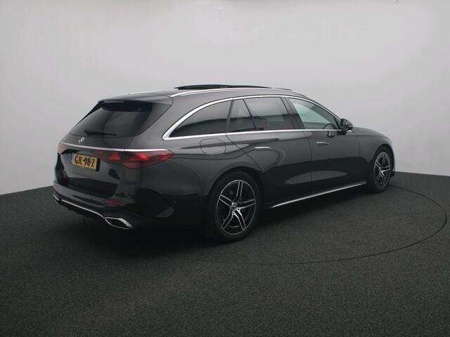 Mercedes-Benz E-estate 300 e Exclusive Line AMG Line | Night Pakket | Panorama Schuif-Kanteldak | Lederen bekleding | Alarm. Inclusief 24 maanden Mercedes-Benz Certified garantie voor Europa.