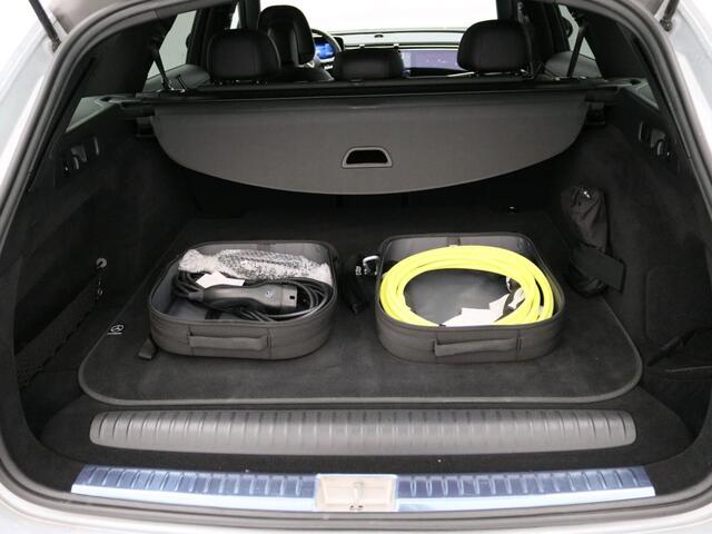 Mercedes-Benz E-estate 300 e AMG Plug-In Hybride AMG Line | Schuif-Kanteldak | Trekhaak | Memory Voorstoelen. Inclusief 24 maanden MB Certified garantie voor Europa.