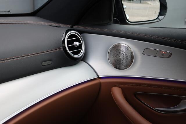 Mercedes-Benz E-estate 300 de Premium+ AMG Line | Distronic+ | Panoramadak | Burmester | Keyless Go | Rijassistentiepakket | Surround Camera | Leder |