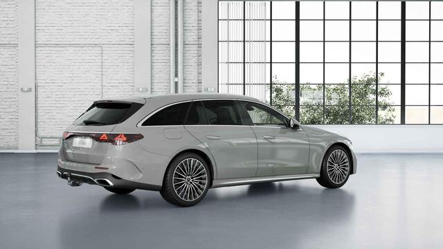 Mercedes-Benz E-estate 300e Sport Edition | Panoramaschuifdak | Trekhaak | 360° camera | DIGITAL Light | Superscreen | 20" AMG velgen | Stoelverwarming voor |