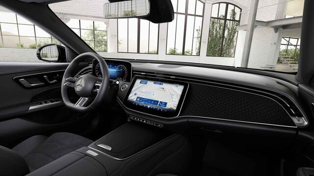 Mercedes-Benz E-estate 300 e AMG Line | Panoramadak | Trekhaak | Memory | Head up display | Night pakket |