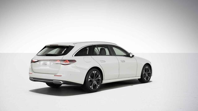 Mercedes-Benz E-estate 300 e Luxury Line | Achteruitrijcamera | Winter Pakket | 19" lichtmetalen velgen | Apple Carplay |