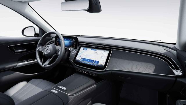 Mercedes-Benz E-estate 300 e Luxury Line | Achteruitrijcamera | Winter Pakket | 19" lichtmetalen velgen | Apple Carplay |