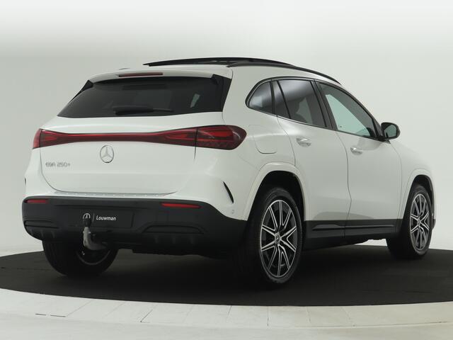 Mercedes-Benz EQA 250+ AMG Line 71 kWh | Nightpakket | Trekhaak | Parkeerpakket met achteruitrijcamera | KEYLESS-GO comfort pakket | GUARD 360° Voertuigbescherming Plus | Winter pakket | EASY PACK achterklep |