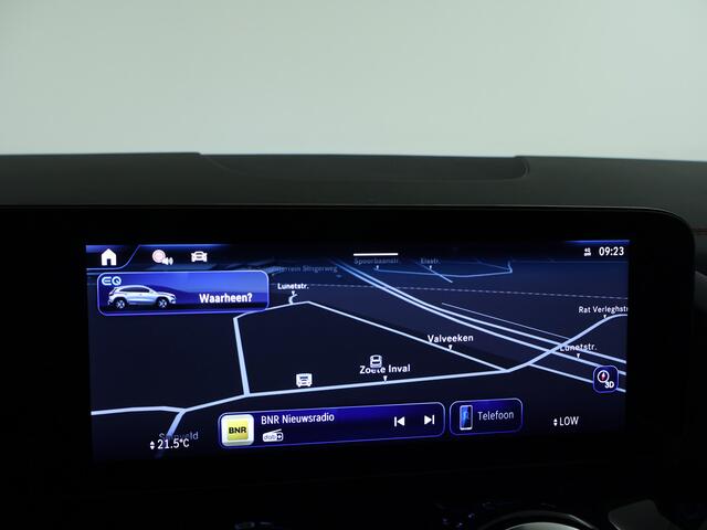 Mercedes-Benz EQA 250+ AMG Line 71 kWh | Nightpakket | Trekhaak | Parkeerpakket met achteruitrijcamera | KEYLESS-GO comfort pakket | GUARD 360° Voertuigbescherming Plus | Winter pakket | EASY PACK achterklep |