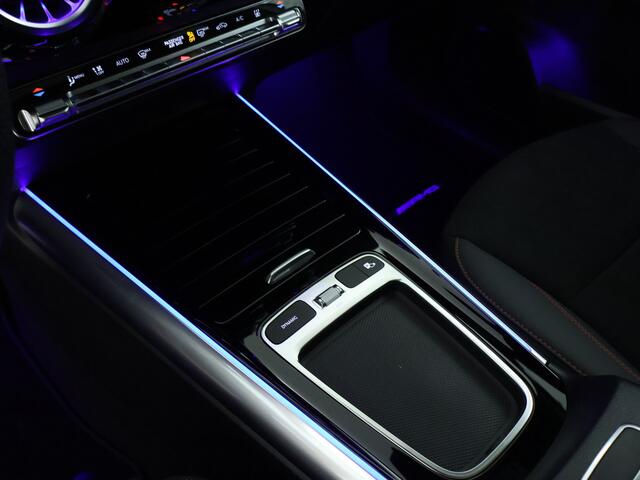 Mercedes-Benz EQA 250+ AMG Line 71 kWh | Nightpakket | Trekhaak | Parkeerpakket met achteruitrijcamera | KEYLESS-GO comfort pakket | GUARD 360° Voertuigbescherming Plus | Winter pakket | EASY PACK achterklep |