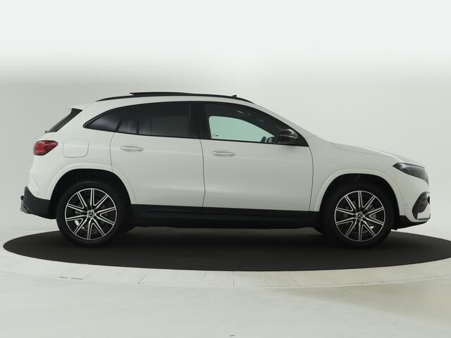 Mercedes-Benz EQA 250+ AMG Line 71 kWh | Nightpakket | Trekhaak | Parkeerpakket met achteruitrijcamera | KEYLESS-GO comfort pakket | GUARD 360° Voertuigbescherming Plus | Winter pakket | EASY PACK achterklep |