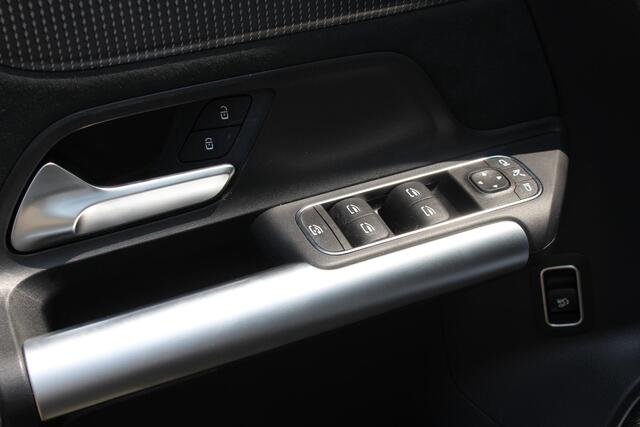 Mercedes-Benz EQA 250 AMG Line 67 kWh Premium | Panorama dak