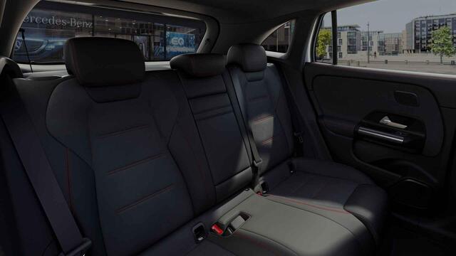 Mercedes-Benz EQA 250+ Sport Edition 71 kWh | AMG | Night | Panoramadak | Rijassistentiepakket |