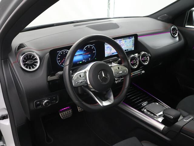 Mercedes-Benz EQA 250 AMG Line 67 kWh | Night | Panoramadak | Stoelverwarming | Sfeerverlichting | Achteruitrijcamera | 19" lichtmetalen velgen |
