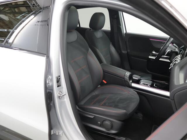 Mercedes-Benz EQA 250 AMG Line 67 kWh | Night | Panoramadak | Stoelverwarming | Sfeerverlichting | Achteruitrijcamera | 19" lichtmetalen velgen |