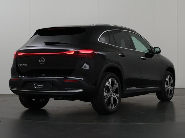 Mercedes-Benz EQA 250+ Business Solution Luxury 71 kWh | Panoramaschuifdak | Trekhaak | 360°-camera | Winter pakket | KEYLESS-GO