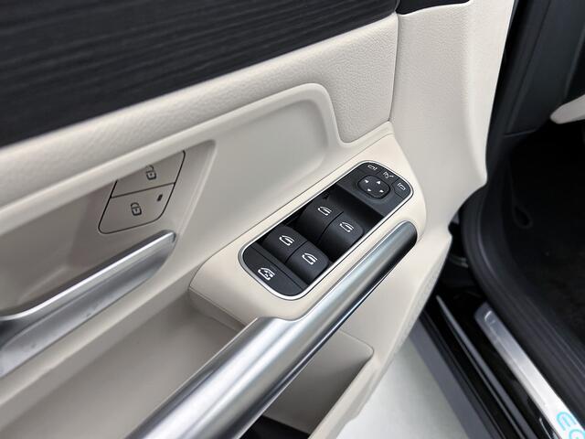 Mercedes-Benz EQA 250+ Business Solution Luxury 71 kWh | Panoramaschuifdak in glas | Winter pakket | Dodehoekassistent | Parkeerpakket met achteruitrijcamera | Spiegelpakket | Extra USB-poorten | EASY PACK achterklep | Comfortstoelen voor |