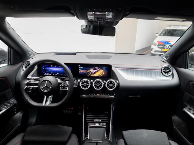 Mercedes-Benz EQA 250+ Business Solution AMG 71 kWh Panorama dak | Trekhaak