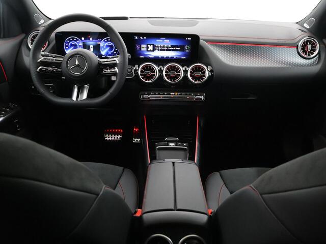 Mercedes-Benz EQA 250+ Business Solution AMG 71 kWh | Panoramaschuifdak | Head-up display | 360° camera | Burmester | Winter pakket | Stoelverwarming voor | Premium Plus |