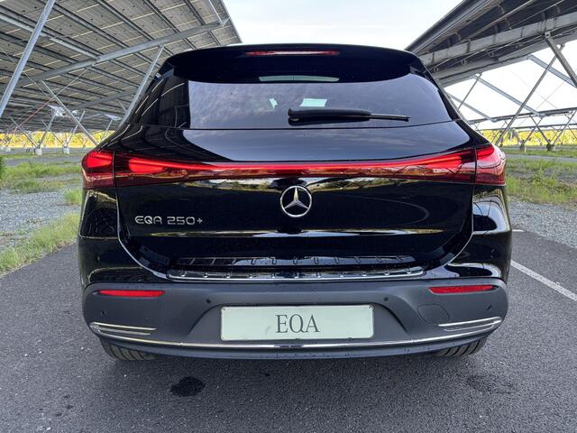 Mercedes-Benz EQA 250+ Business Solution 71 kWh | Panoramadak | Dodehoekassistent | Parkeercamera | Sfeerverlichting | Apple carplay |