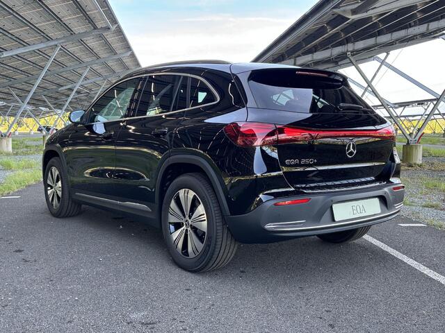 Mercedes-Benz EQA 250+ Business Solution 71 kWh | Panoramadak | Dodehoekassistent | Parkeercamera | Sfeerverlichting | Apple carplay |