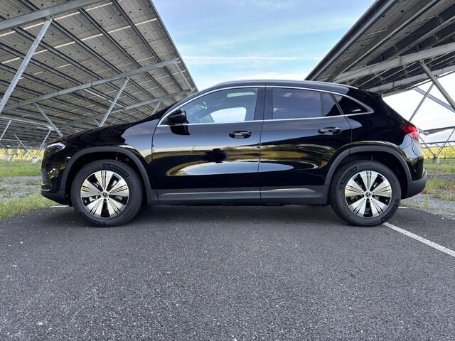 Mercedes-Benz EQA 250+ Business Solution 71 kWh | Panoramadak | Dodehoekassistent | Parkeercamera | Sfeerverlichting | Apple carplay |