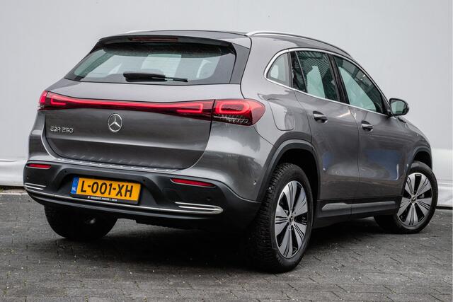 Mercedes-Benz EQA 250 Business Solution Luxury 67 kWh Navigatie/ Camera/ Comfortstoelen/ Ambience verlichting/ Stoelverwarming/ Adapt. cruise