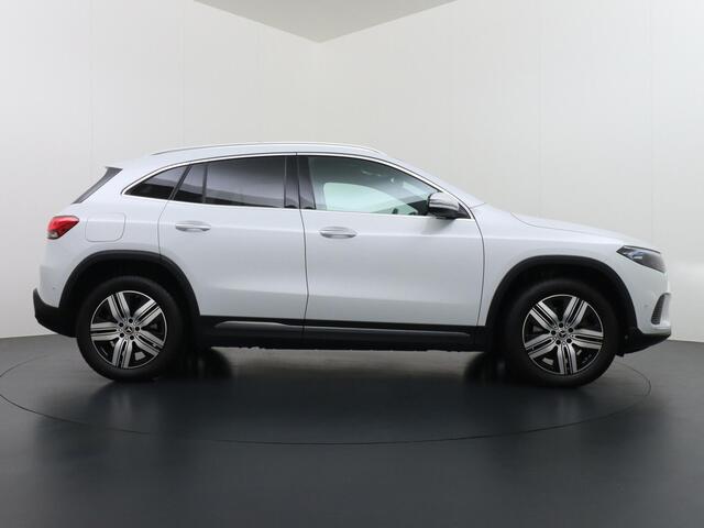 Mercedes-Benz EQA 250 Luxury Line 67 kWh LEDER | AMBILIGHT | CAMERA | PANORAMADAK | RIJKLAARPRIJS INCL. 12MND BOVAG