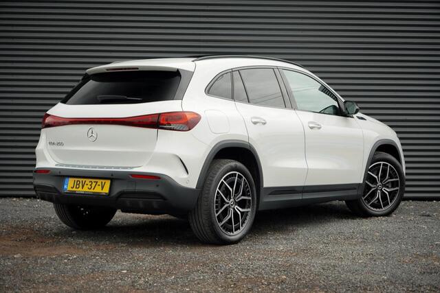 Mercedes-Benz EQA 250+ AMG Line 71 kWh / Pano / Adaptive Cruise / Stoelverwarming