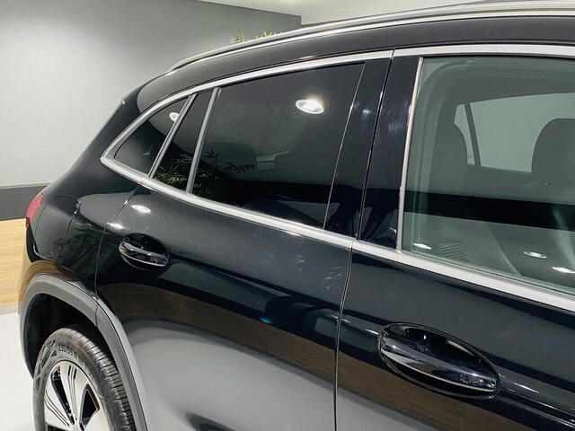 Mercedes-Benz EQA 250 // 18" Velgen // Privacy Glass // Easy pack achterklep // Dodehoekassistent // Sfeerverlichting // Apple Play // Android Auto // LED High Performance headlamps // Achteruitrijcamera