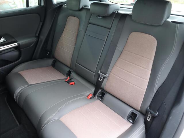 Mercedes-Benz EQA 250+ Luxury Line 71 kWh