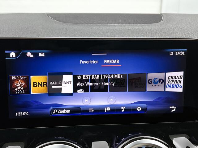 Mercedes-Benz EQA 250+ Business Solution Luxury 71 kWh | Winter pakket | Sierdelen lindenhout zwart | Donkergetint glas achter | Easypack achterklep | Panoramaschuifdak | Smartphone integratie | Stoelverwarming voor |