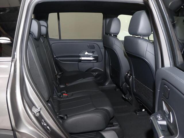 Mercedes-Benz EQB 250+ Luxury Line | Camera | Panorama dak | Zitcomfort Pakket | Getint Glas