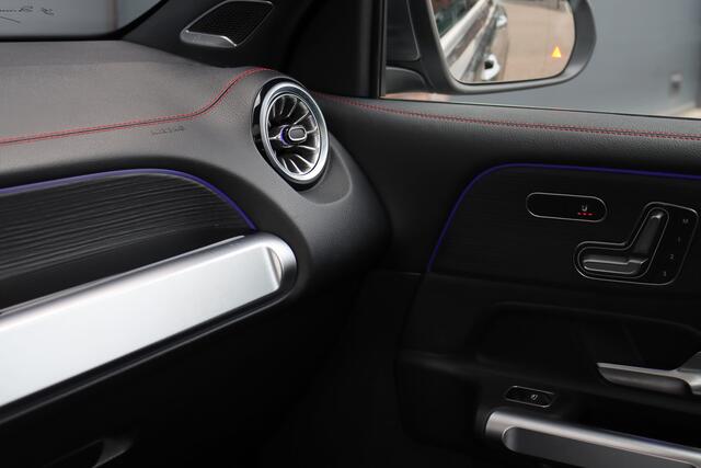 Mercedes-Benz EQB 300 4MATIC AMG Line 71 kWh | Facelift | Panoramadak | Distronic | Memory | Burmester | Keyless Go | Trekhaak | Verwarmd Stuurwiel | Surround Camera | HUD | Augmented Reality |