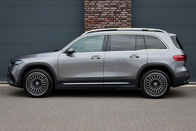 Mercedes-Benz EQB 300 4MATIC AMG Line 71 kWh | Facelift | Panoramadak | Distronic | Memory | Burmester | Keyless Go | Trekhaak | Verwarmd Stuurwiel | Surround Camera | HUD | Augmented Reality |