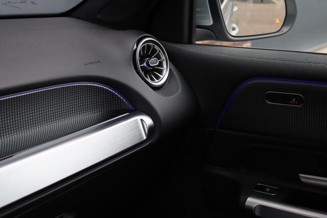 Mercedes-Benz EQB 300 4MATIC Luxury Line 67 kWh | Dodehoekassistent | Camera | Vario-achterbank | Apple Carplay/Android Auto | High Perf. LED | Zitcomfortpakket | Stoelverwarming |