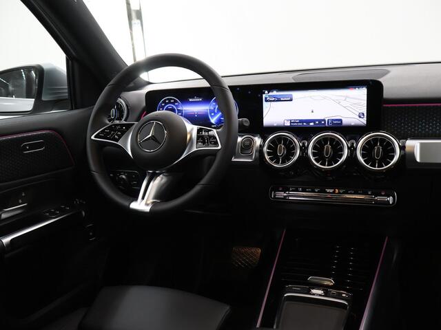 Mercedes-Benz EQB 250+ Luxury Line 71 kWh | Winter-pakket | Elektrisch verstelbare stoelen | 360 graden camera | Elektrisch bedienbaar panorama-dak