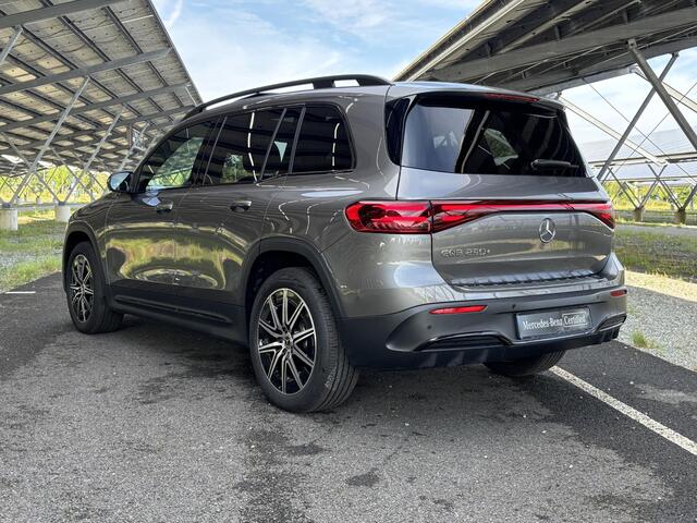 Mercedes-Benz EQB 250+ AMG Line 71 kWh | Night | Facelift | Panoramadak | Sfeerverlichting | Parkeercamera | Stoelverwarming |