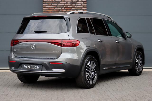 Mercedes-Benz EQB 300 4MATIC Luxury Line 71 kWh | Facelift | Memory | Advanced Sound System | Surround Camera | Verwarmd Stuurwiel | Keyless Go | Augmented Reality | Vario-Achterbank |