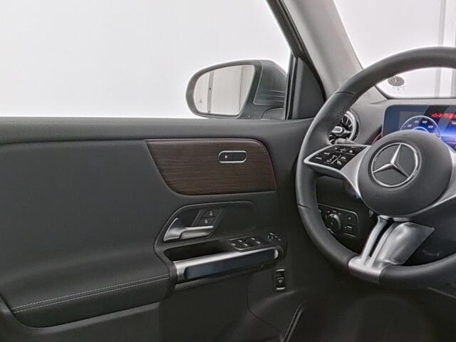 Mercedes-Benz EQB 300 4MATIC Luxury Line 67 kWh Trekhaak | Panorama Schuif-Kanteldak | Rijassistentiepakket | 360°-Camera | Sfeerverlichting | Stuur en Stoelverwarming. Inclusief 24 maanden MB Certified garantie voor Europa.