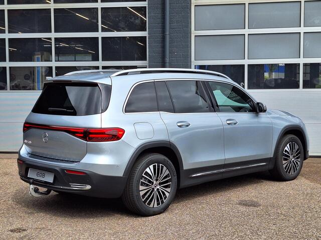 Mercedes-Benz EQB 250+ Business Solution Luxury | Panoramadak | Trekhaak | 360° Camera | Dodehoekassistent | Apple CarPlay | Android Auto | Donkergetint Glas Achter | Verschuifbare Achterbank | Sfeerverlichting | Stoelverwarming | Elektrische Achterklep | 17% bijtelling*