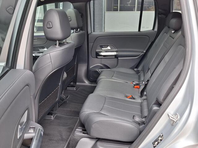Mercedes-Benz EQB 250+ Business Solution Luxury | Panoramadak | Trekhaak | 360° Camera | Dodehoekassistent | Apple CarPlay | Android Auto | Donkergetint Glas Achter | Verschuifbare Achterbank | Sfeerverlichting | Stoelverwarming | Elektrische Achterklep | 17% bijtelling*