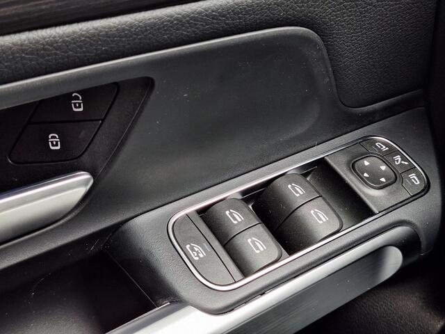 Mercedes-Benz EQB 250+ Business Solution Luxury | Panoramadak | Trekhaak | 360° Camera | Dodehoekassistent | Apple CarPlay | Android Auto | Donkergetint Glas Achter | Verschuifbare Achterbank | Sfeerverlichting | Stoelverwarming | Elektrische Achterklep | 17% bijtelling*