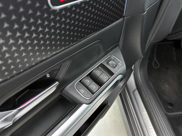 Mercedes-Benz EQB 250+ Business Solution 7p. 71 kWh | Parkeerpakket met achteruitrijcamera | EASY PACK achterklep | Sfeerverlichting | Verwarmde stoelen vooraan | Extra USB-poorten | Zitcomfortpakket | Licht- en zicht pakket |