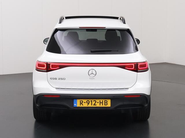 Mercedes-Benz EQB 250 AMG Line 67 kWh | Rijassistentiepakket | Panoramadak | Headup | Lederen bekleding | Stoelventilatie |