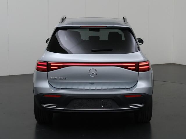 Mercedes-Benz EQB 250+ Luxury Line 71 kWh | 7-Pers | Panoramaschuifdak | Winter-pakket | Elektrisch verstelbare stoelen | 360 graden camera |