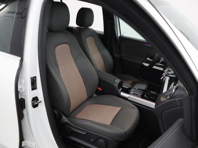 Mercedes-Benz EQB 300 4MATIC Luxury Line 67 kWh | Sfeerverlichting | Stoelverwarming | Achteruitrijcamera |