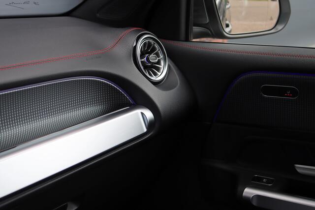 Mercedes-Benz EQB 350 4MATIC AMG Line 67 kWh | Widescreen | Dodehoekassistent | Augmented Reality | Camera | Sfeerverlichting | Zitcomfortpakket | High Perf. LED |