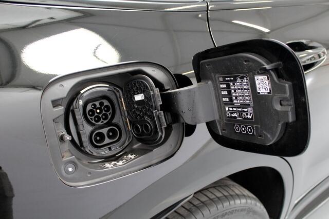 Mercedes-Benz EQC 400 4MATIC Premium Plus AMG Line 80 kWh, Elec-trekhaak, Burmester schuifdak-distronic-memory-verwarmde stoelen-surround-camera-leder-keyless-go